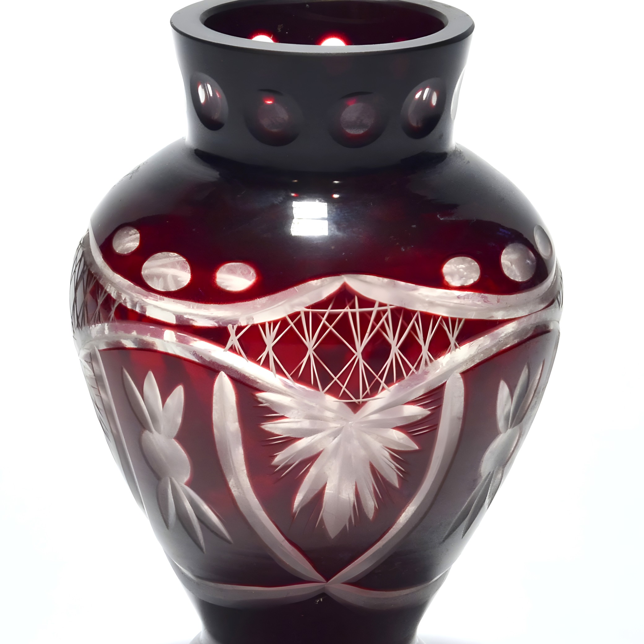 Handgeschnittene Rubinrote Böhmische Kristallvase, Geometrisches Design, Bleikristallglas